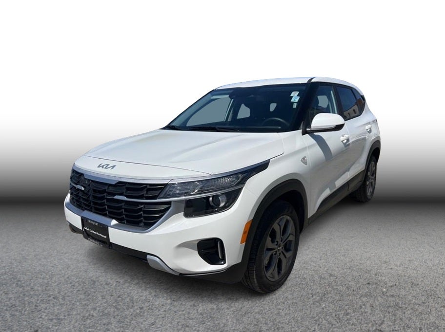 2026 Kia Seltos LX Sport Utility 4D in White — front three-quarter view