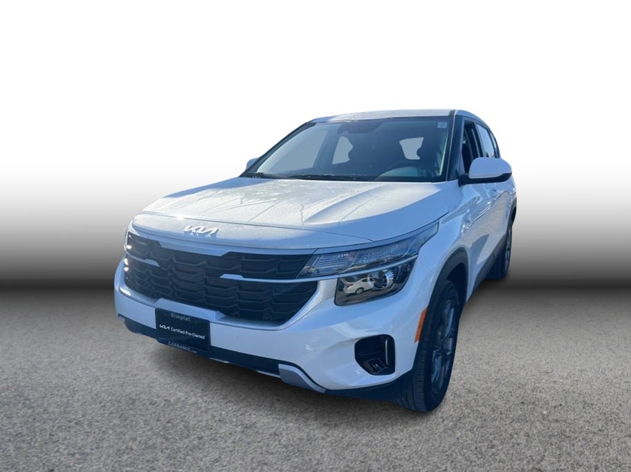 2026 Kia Seltos LX Sport Utility 4D in White — front three-quarter view