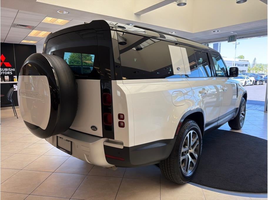 2023 Land Rover Defender 130 — detail view