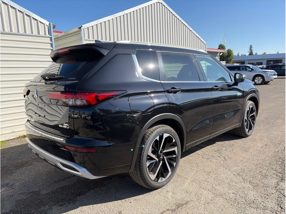 2025 Mitsubishi Outlander PHEV — detail view