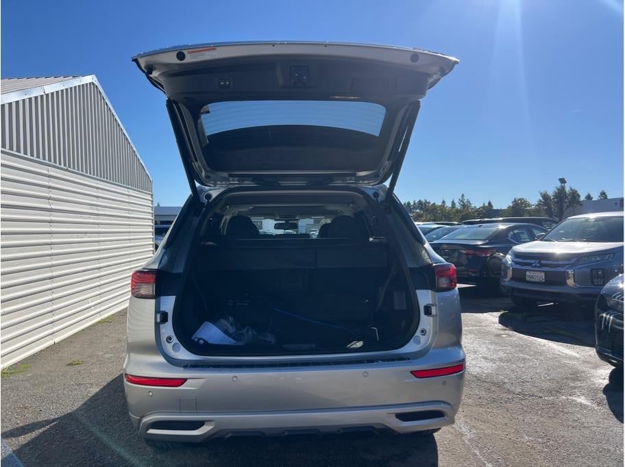 2025 Mitsubishi Outlander PHEV — interior view