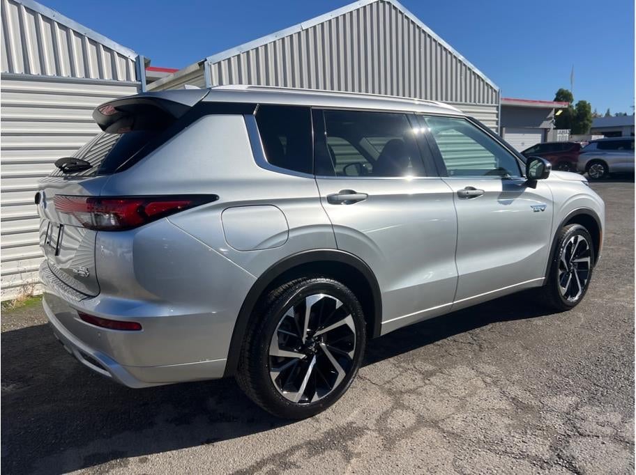 2025 Mitsubishi Outlander PHEV — detail view