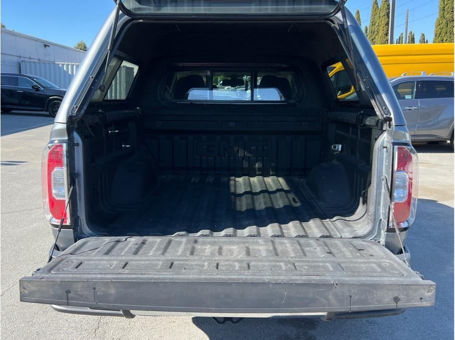 2018 GMC Canyon Crew Cab — detail view