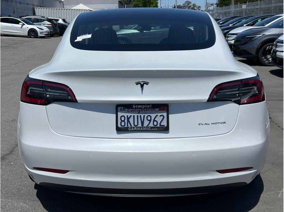 2019 Tesla Model 3 — interior view